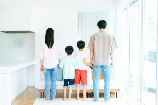 俳優の青木柚の家族構成を紹介するブログ記事の家族写真イメージ